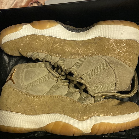 JORDAN 11s RETRO - Picture 2 of 5